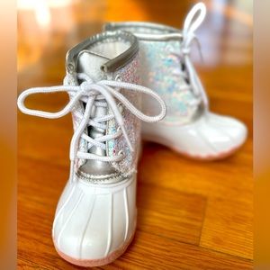 Adrienne Vittadini Bambini Toddler Boots. White Glitter. Size 6. New